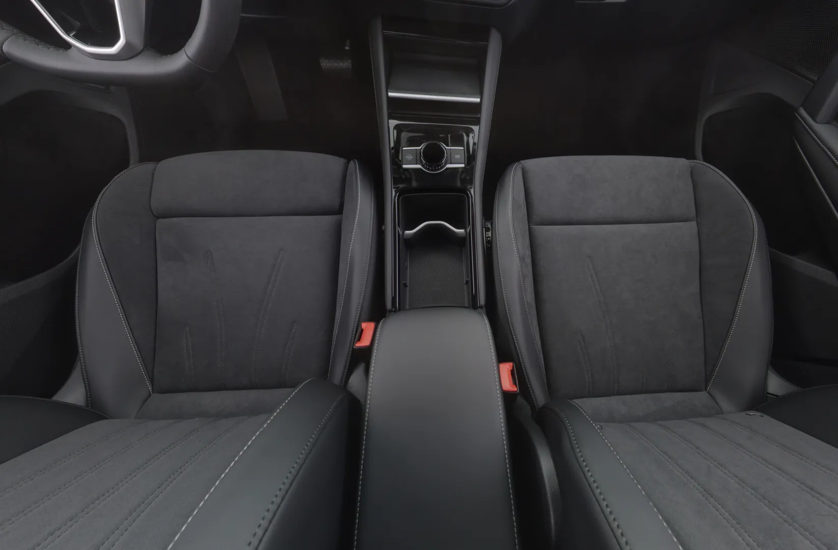 Volkswagen Tiguan ISV-374 carousel image