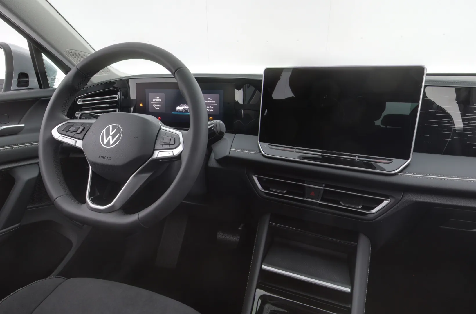 Volkswagen Tiguan ISV-374 carousel image