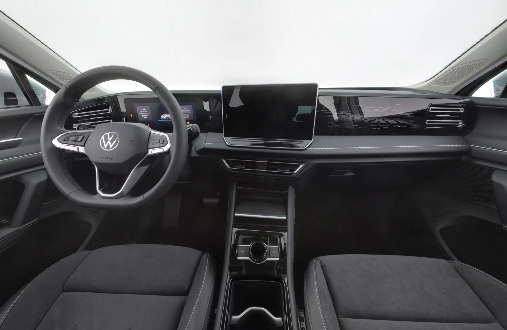 Volkswagen Tiguan ISV-374 carousel image