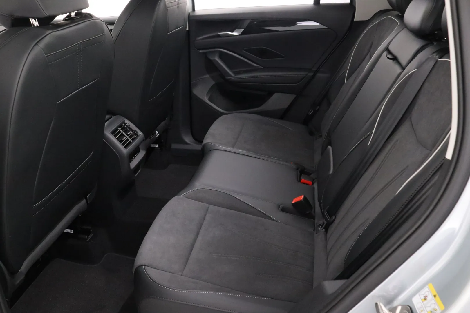 Volkswagen Tiguan ISV-374 carousel image