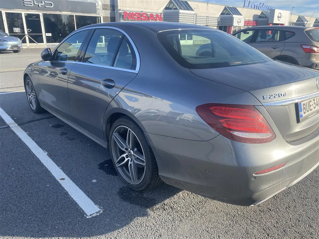 MERCEDES-BENZ E BUE-340 carousel image
