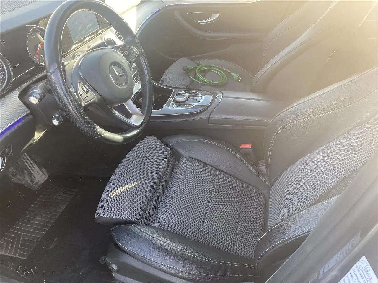 MERCEDES-BENZ E BUE-340 carousel image