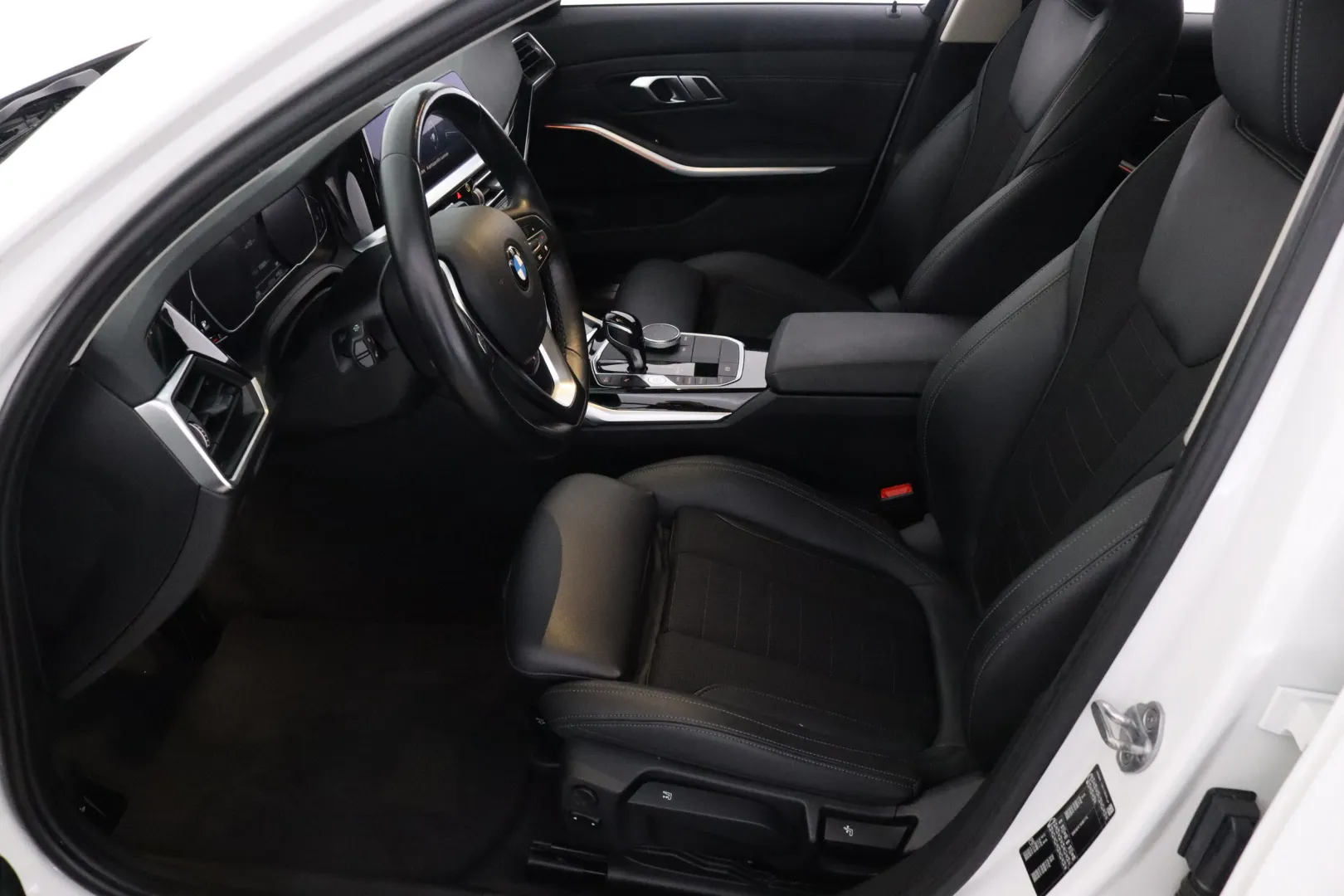 BMW 320 FPR-432 carousel image