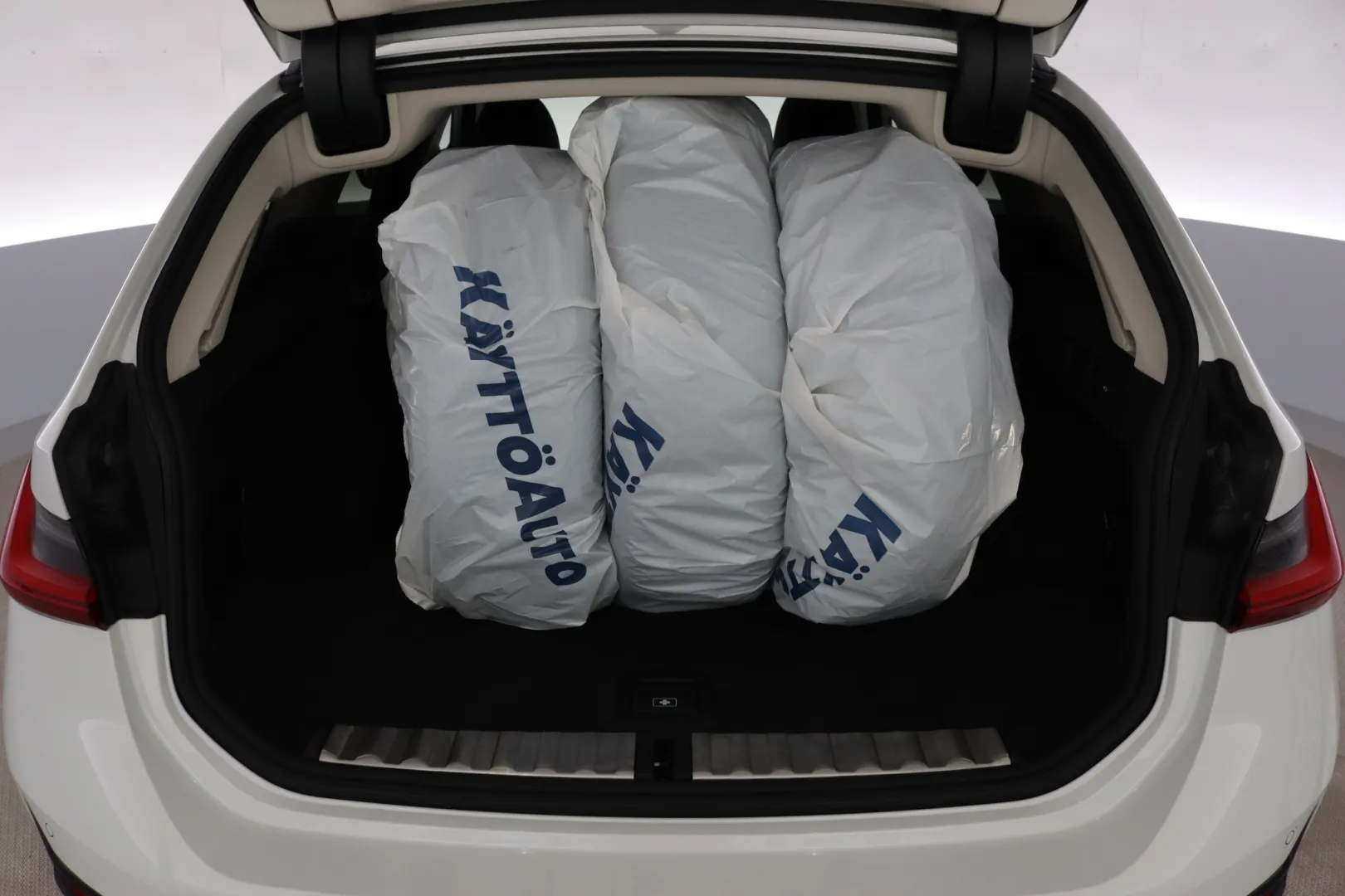 BMW 320 FPR-432 carousel image