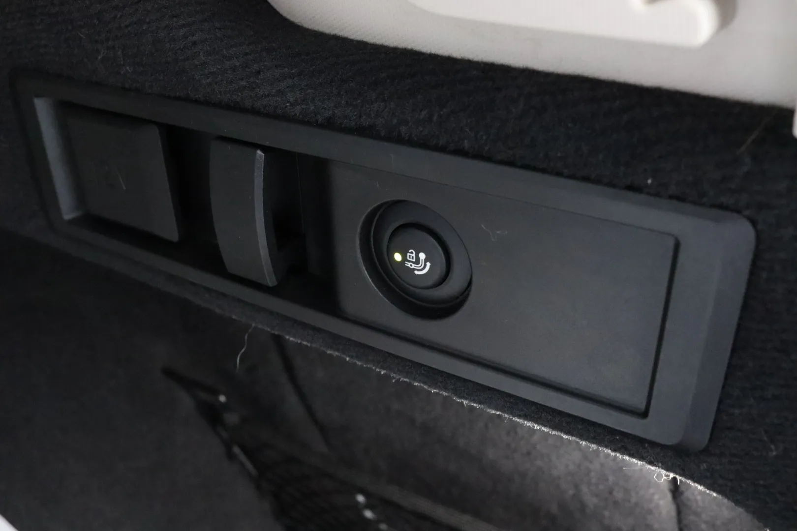 BMW 320 FPR-432 carousel image