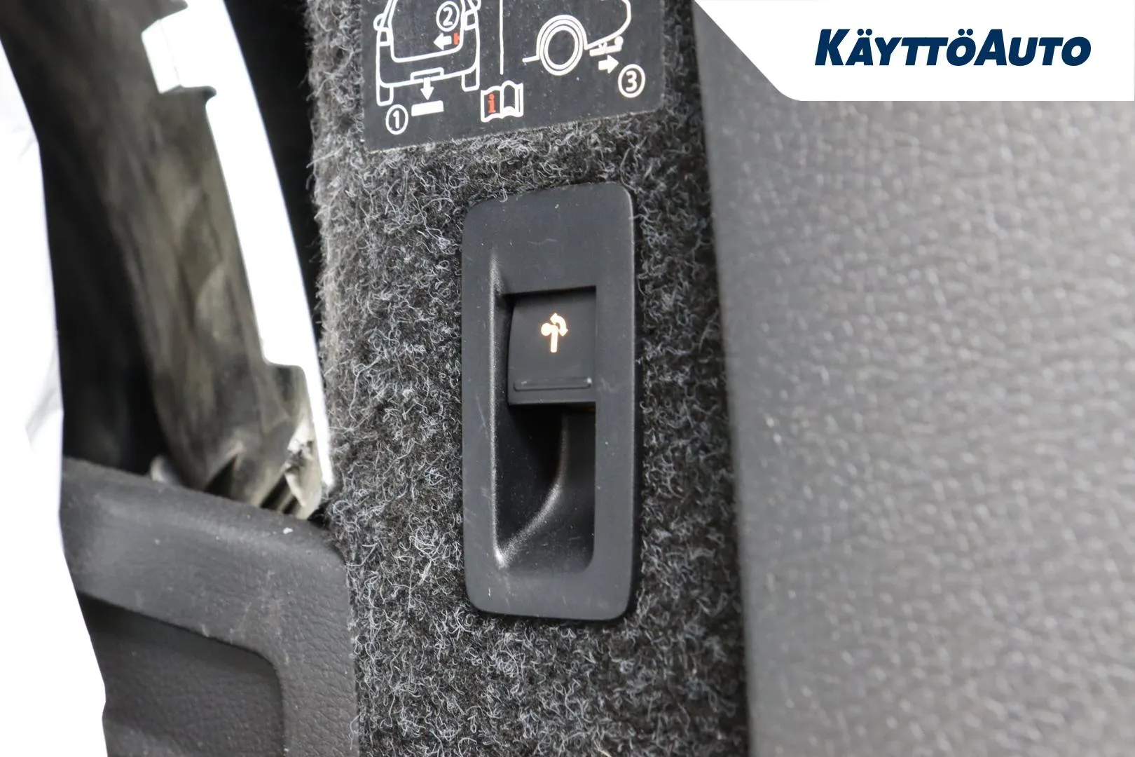 Volkswagen Passat UTG-897 carousel image