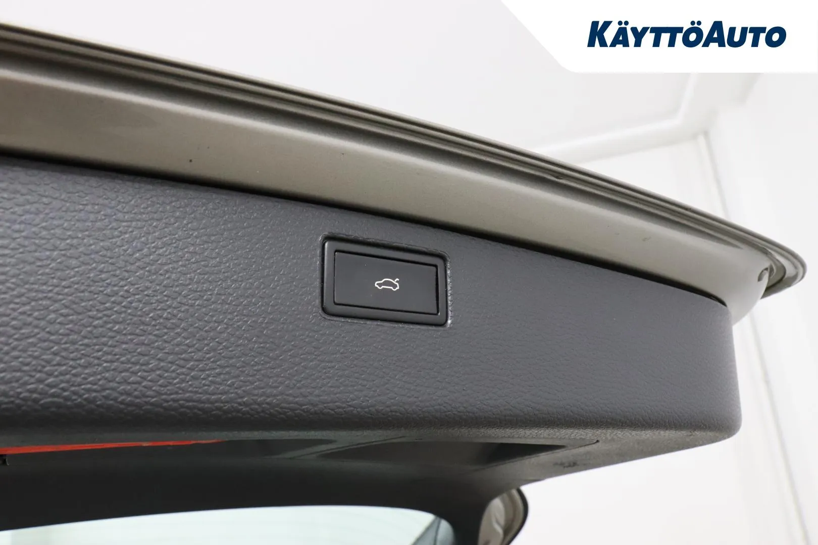 Volkswagen Passat UTG-897 carousel image