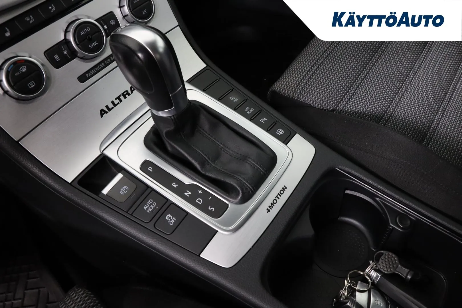 Volkswagen Passat UTG-897 carousel image