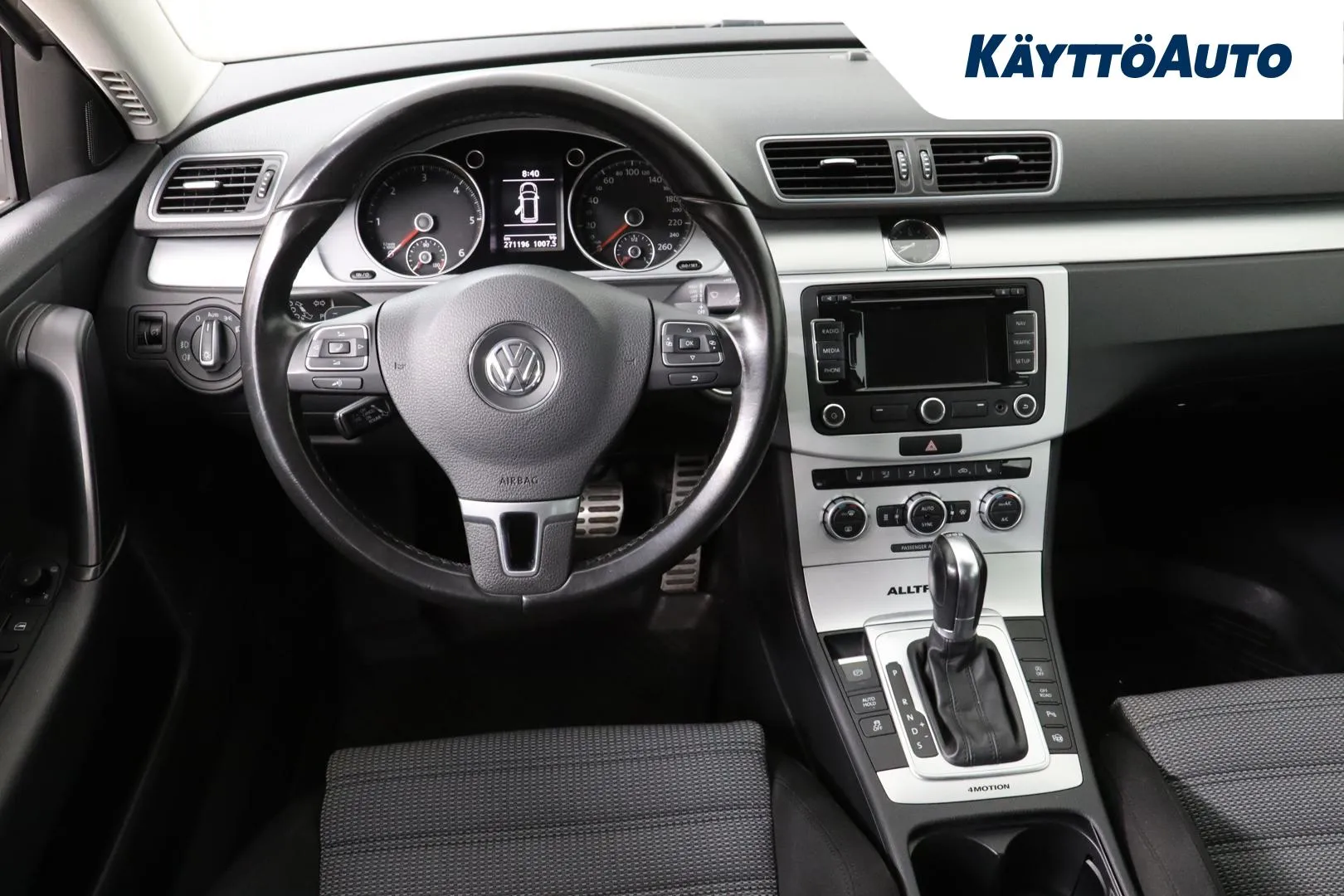 Volkswagen Passat UTG-897 carousel image