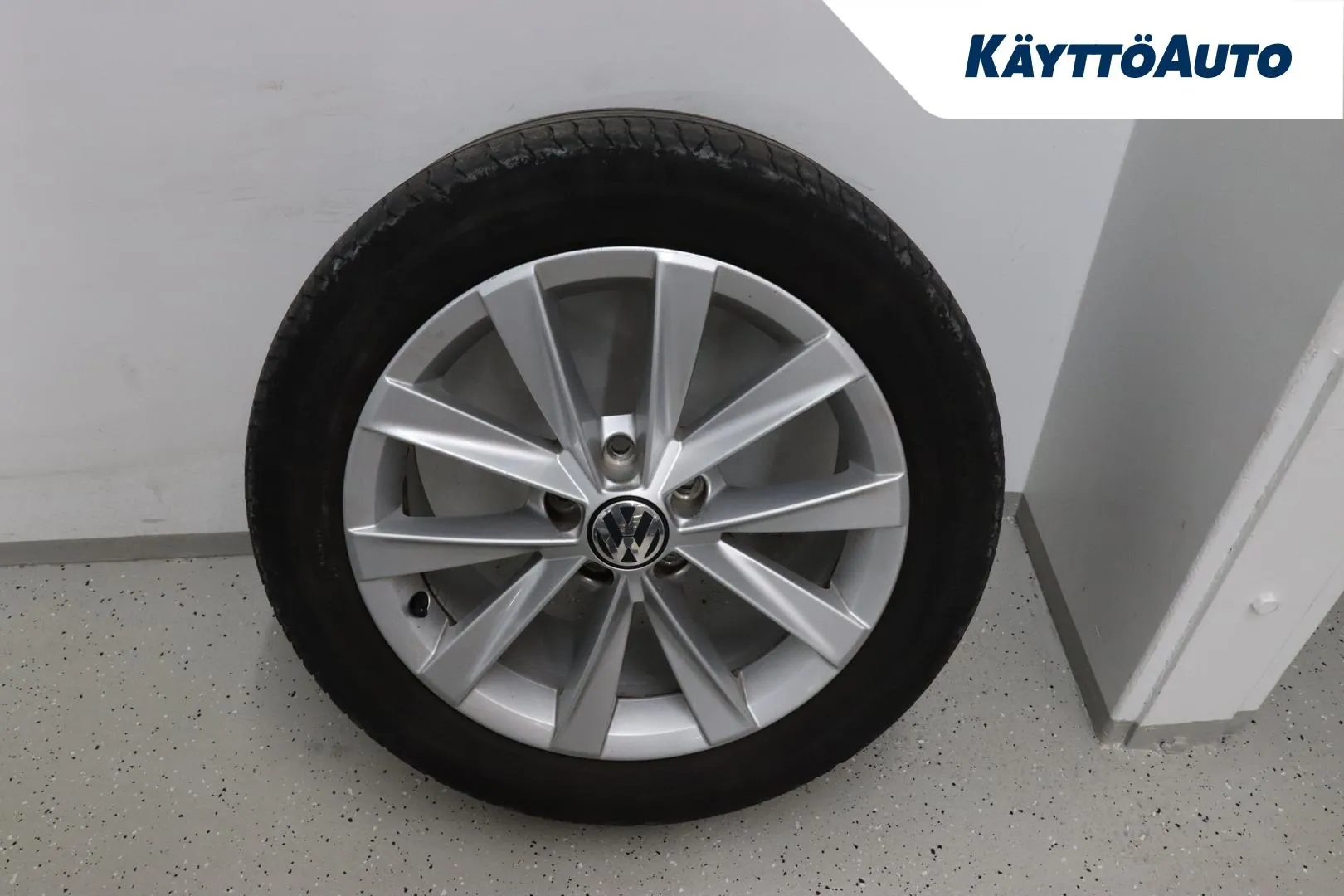 Volkswagen Passat UTG-897 carousel image