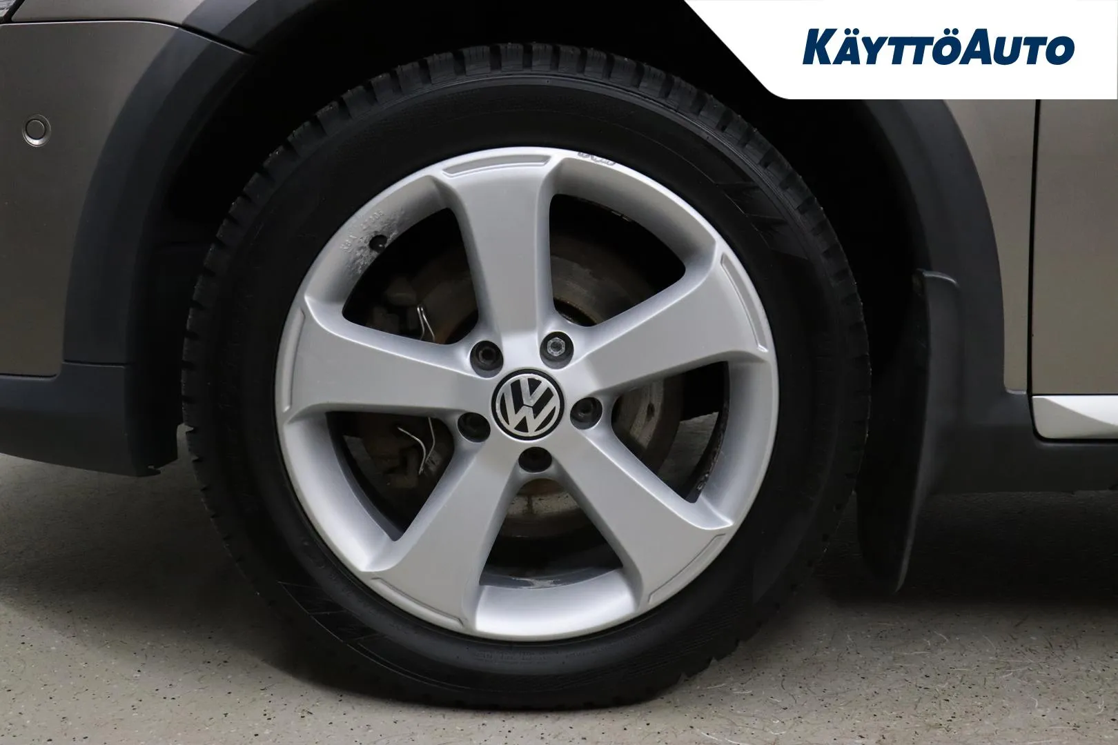 Volkswagen Passat UTG-897 carousel image