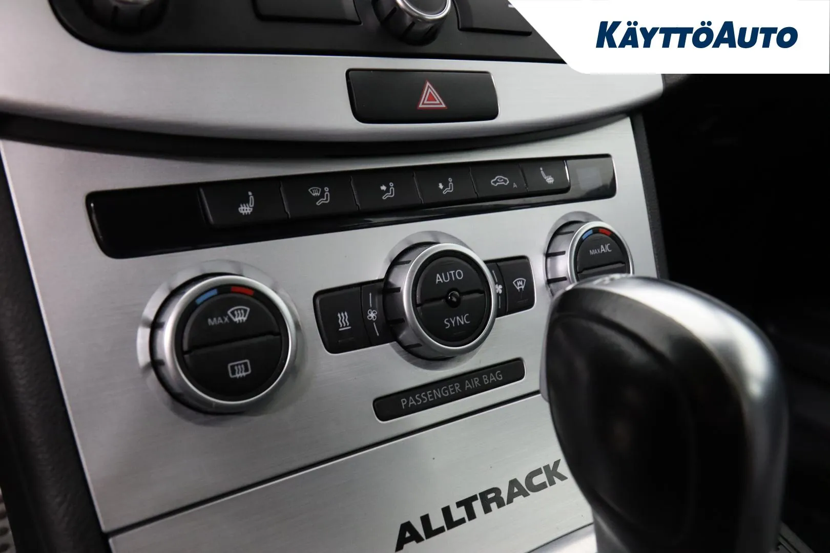 Volkswagen Passat UTG-897 carousel image