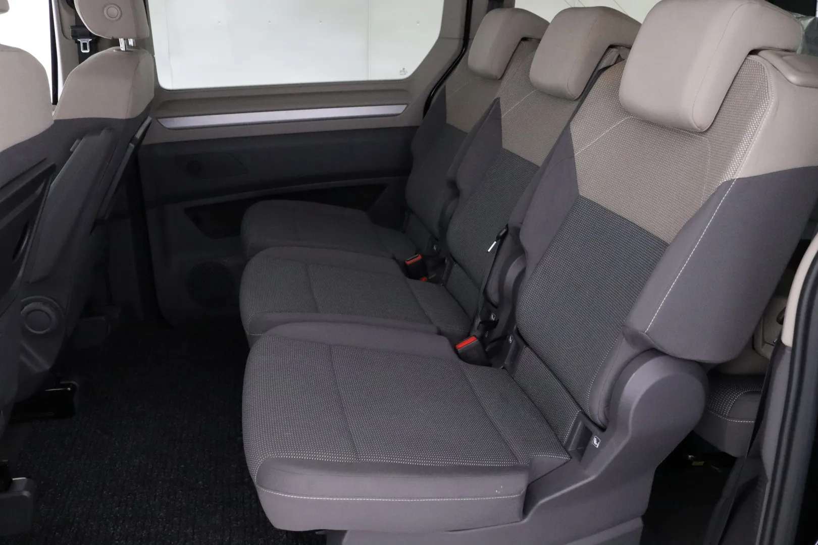VOLKSWAGEN Multivan MRH-430 carousel image