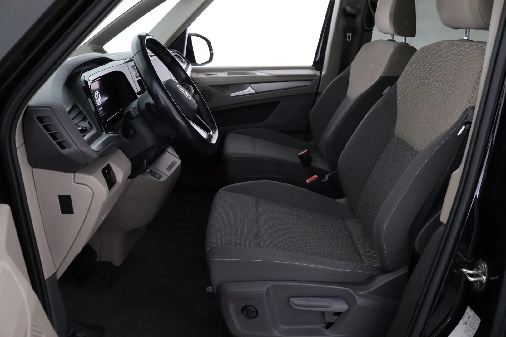 VOLKSWAGEN Multivan MRH-430 carousel image