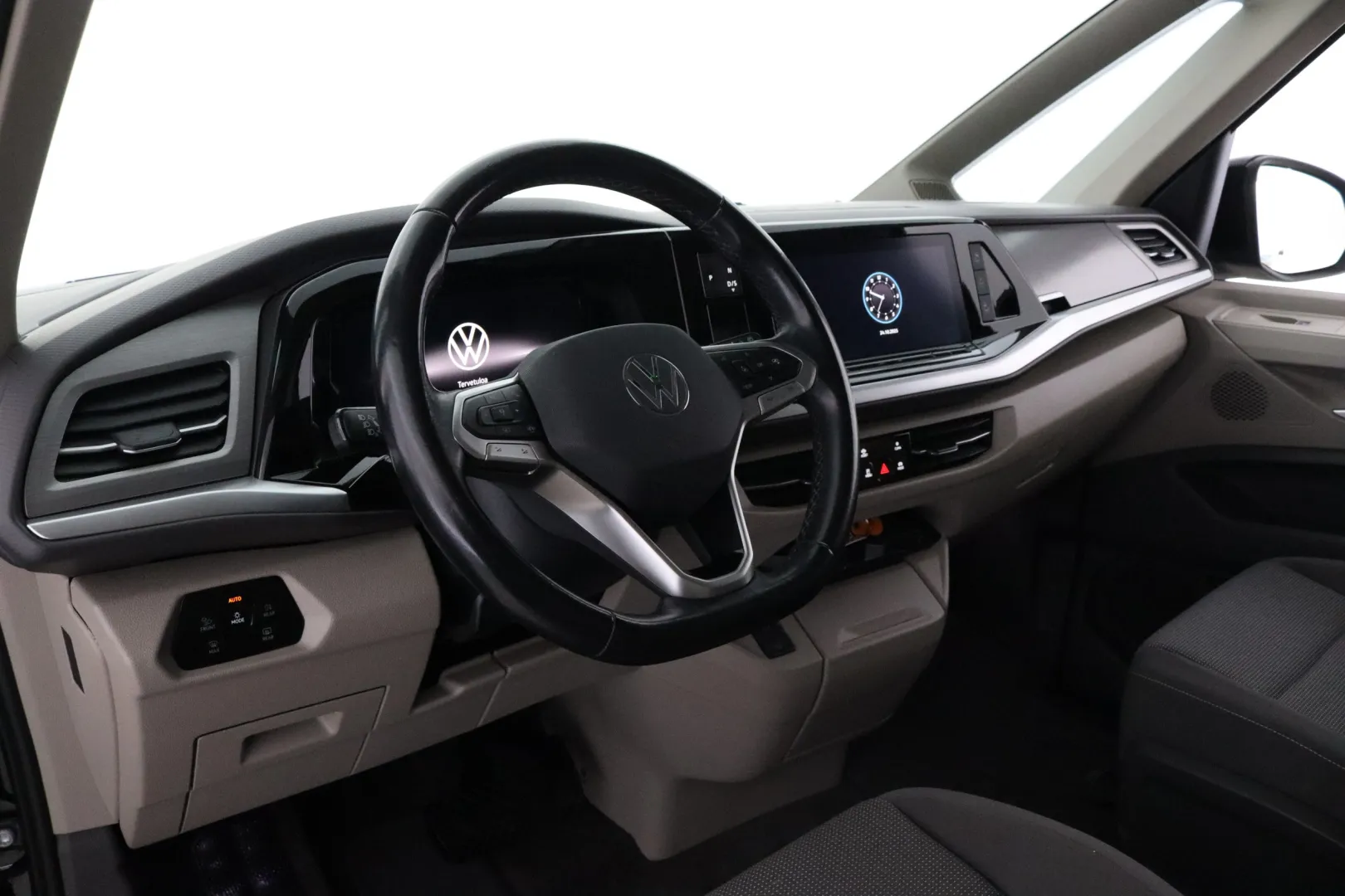 VOLKSWAGEN Multivan MRH-430 carousel image