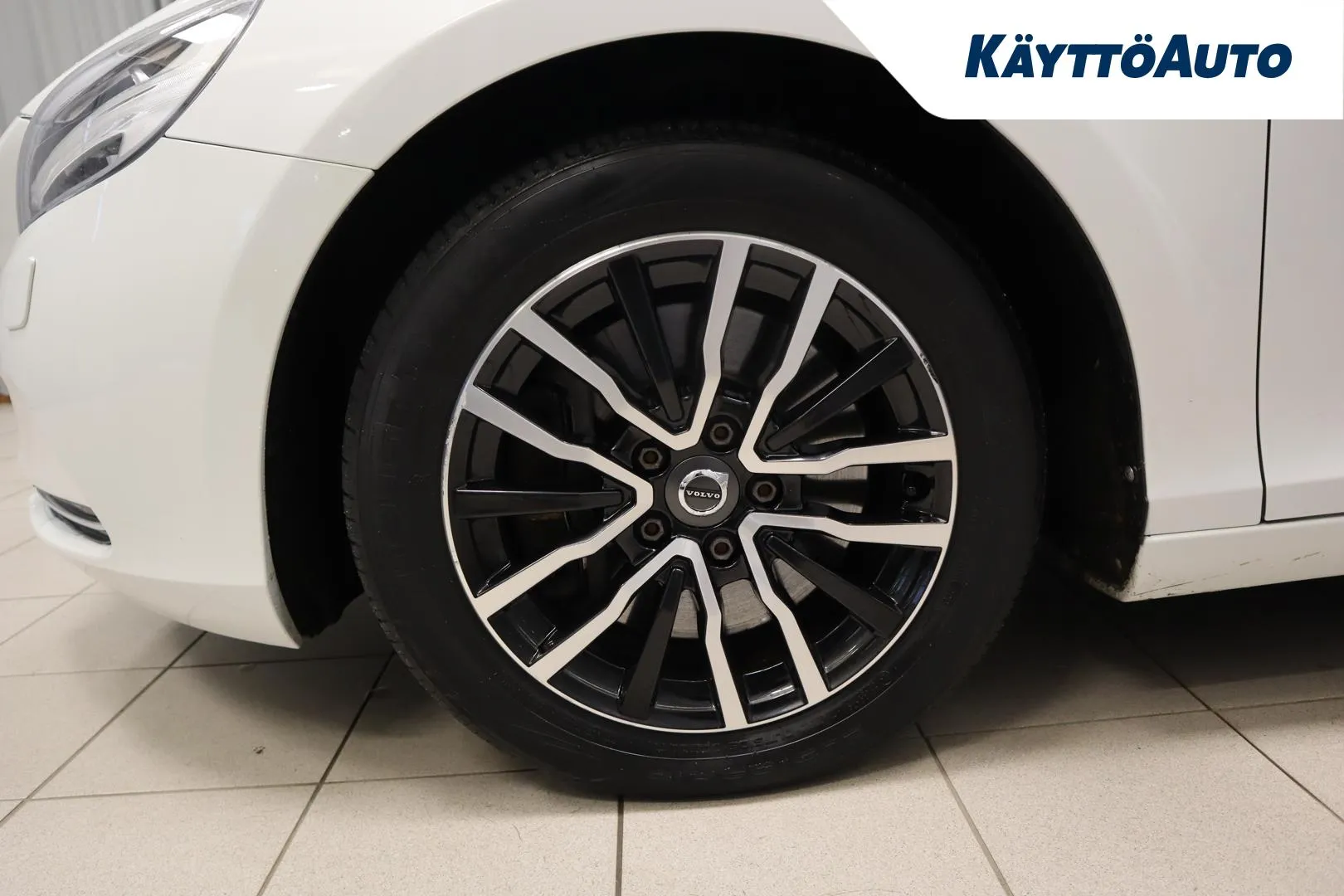 VOLVO V40 FNB-249 carousel image