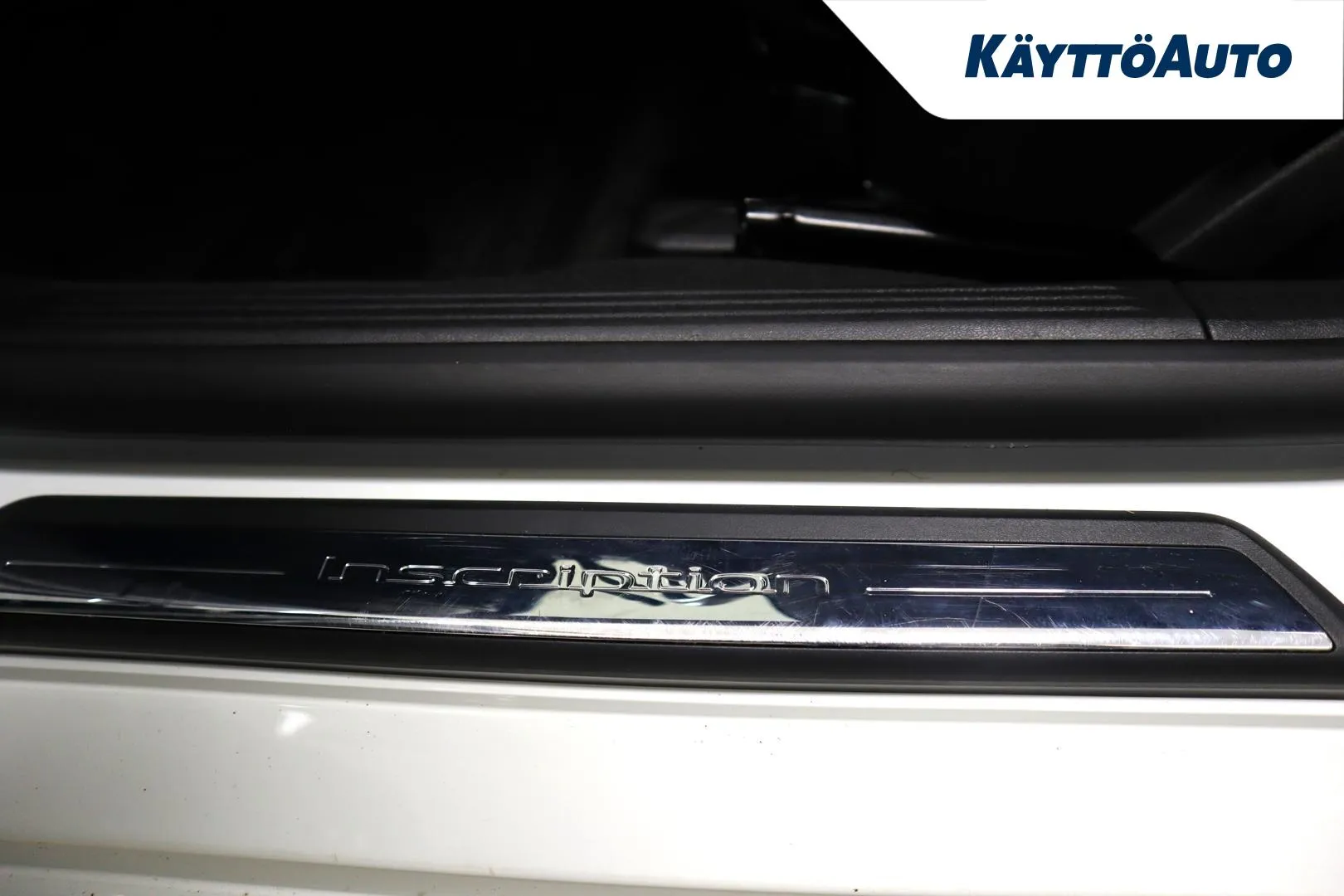 VOLVO V40 FNB-249 carousel image