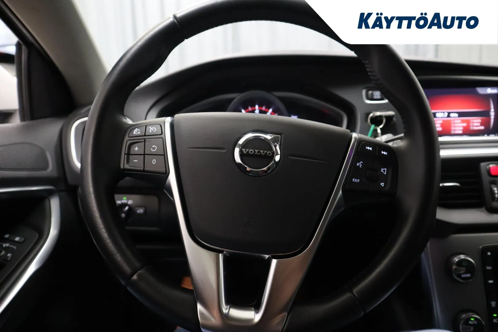 VOLVO V40 FNB-249 carousel image