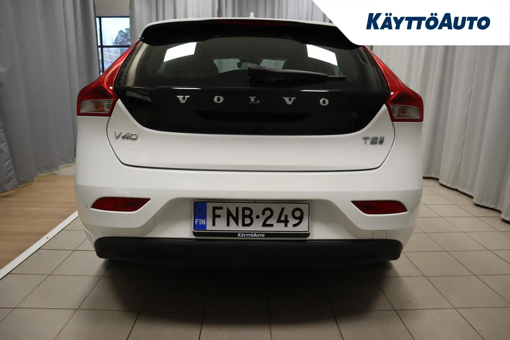 VOLVO V40 FNB-249 carousel image