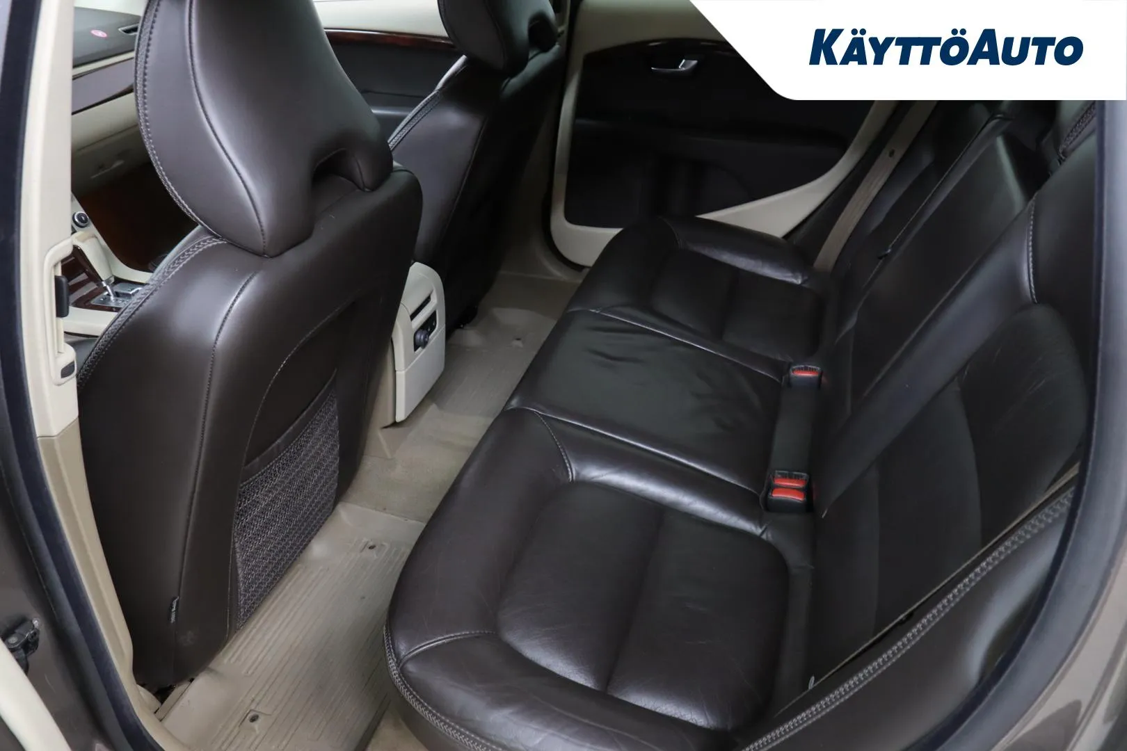 VOLVO XC70 ZZB-949 carousel image