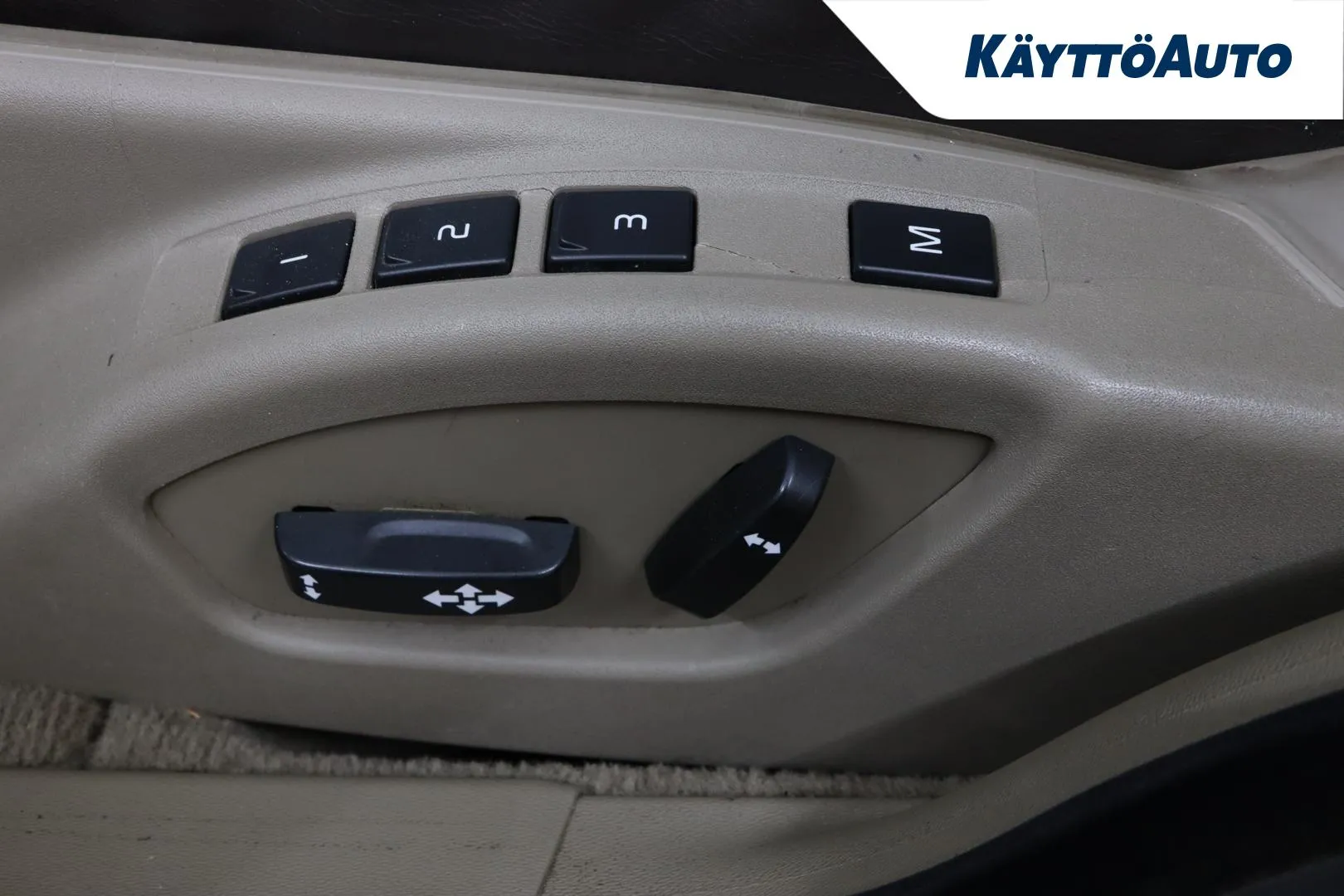 VOLVO XC70 ZZB-949 carousel image