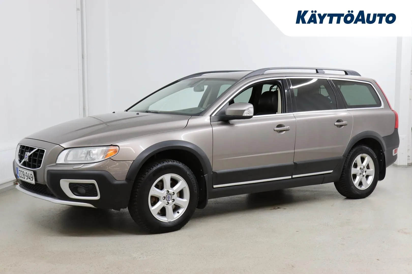 VOLVO XC70 ZZB-949 carousel image
