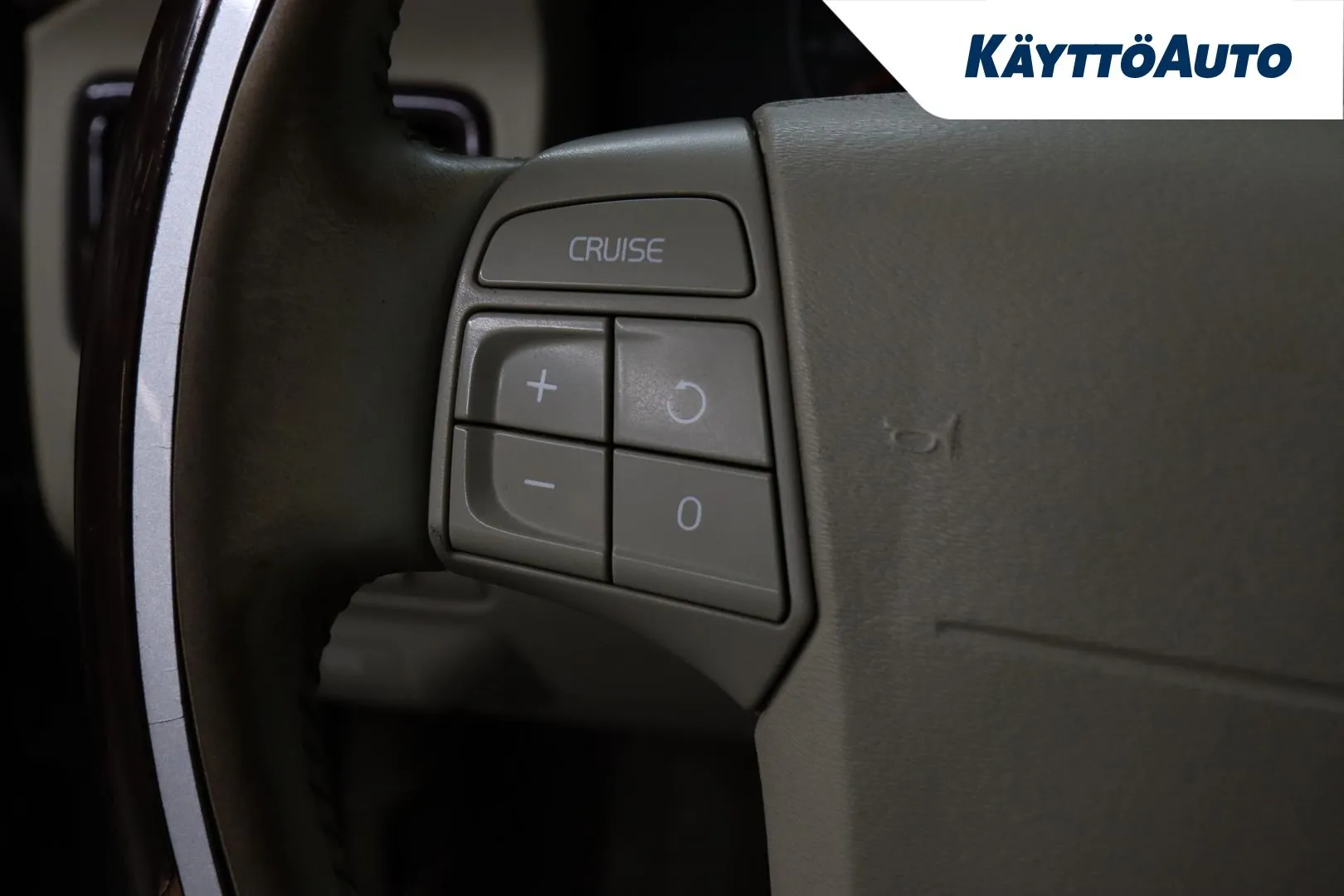 VOLVO XC70 ZZB-949 carousel image