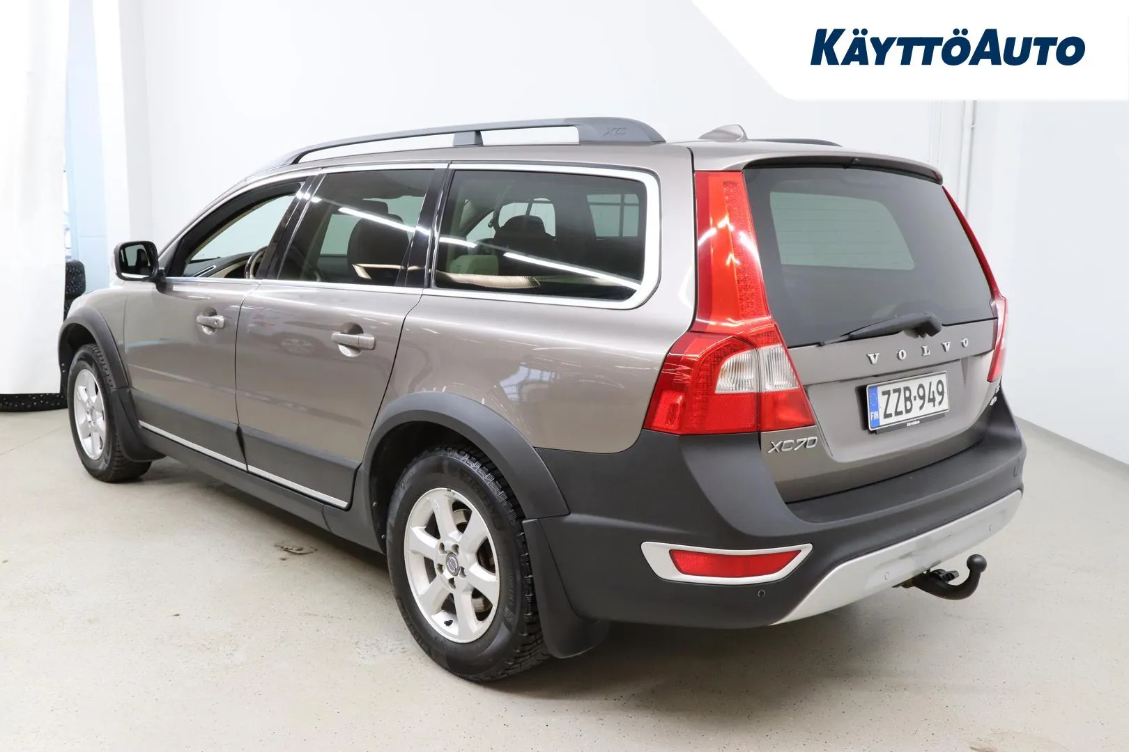 VOLVO XC70 ZZB-949 carousel image