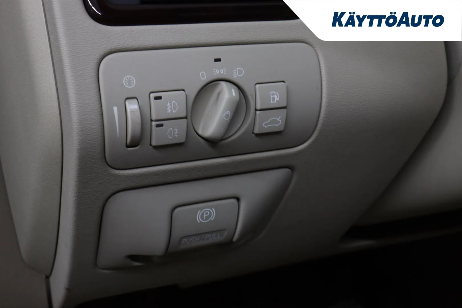 VOLVO XC70 ZZB-949 carousel image