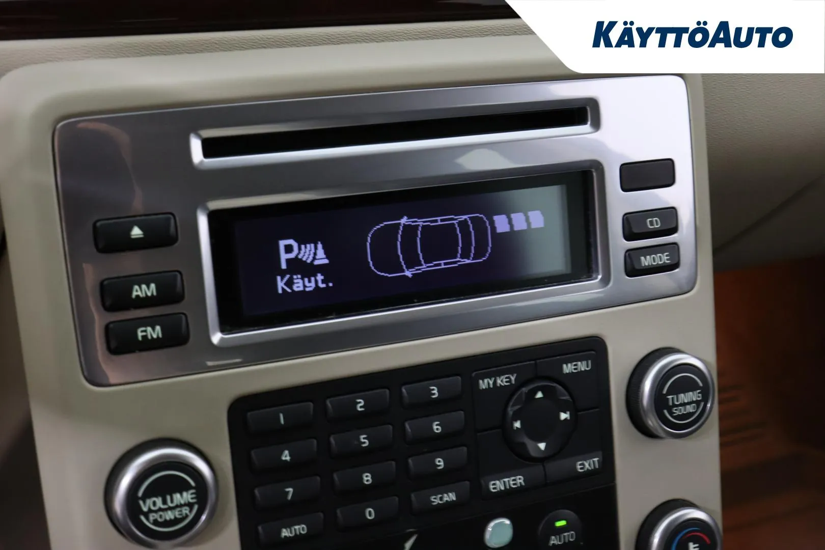 VOLVO XC70 ZZB-949 carousel image