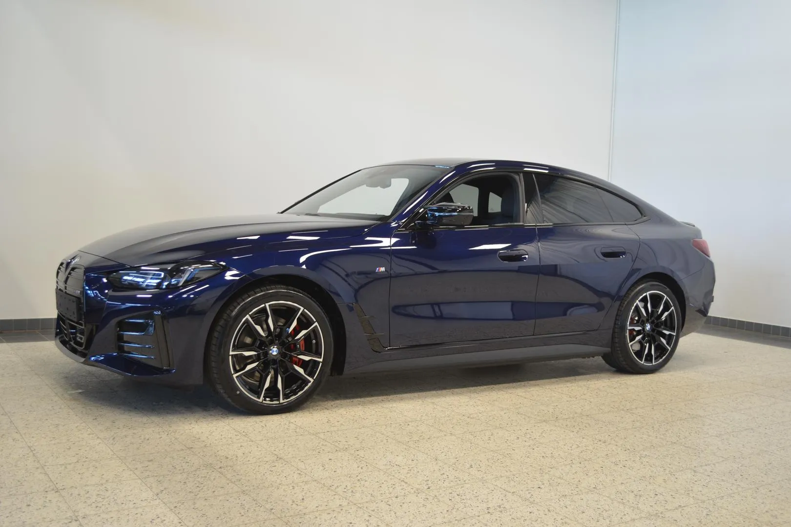 BMW i4 ISV-407 carousel image