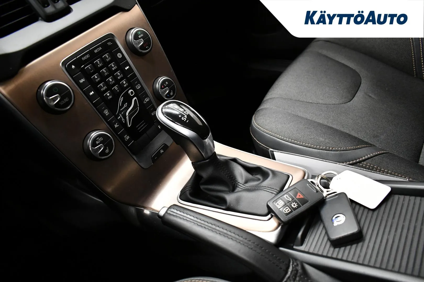 VOLVO V40 Cross Country FMC-689 carousel image