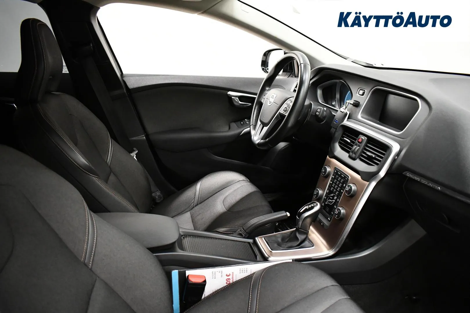 VOLVO V40 Cross Country FMC-689 carousel image