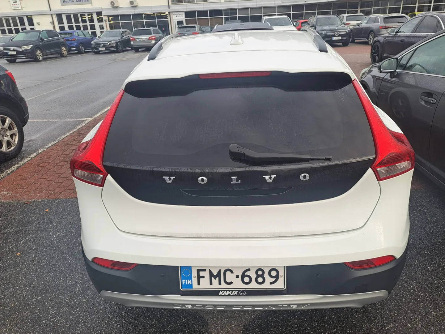 VOLVO V40 Cross Country FMC-689 carousel image