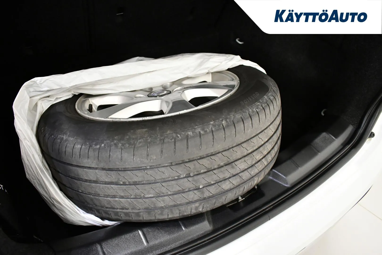 VOLVO V40 Cross Country FMC-689 carousel image