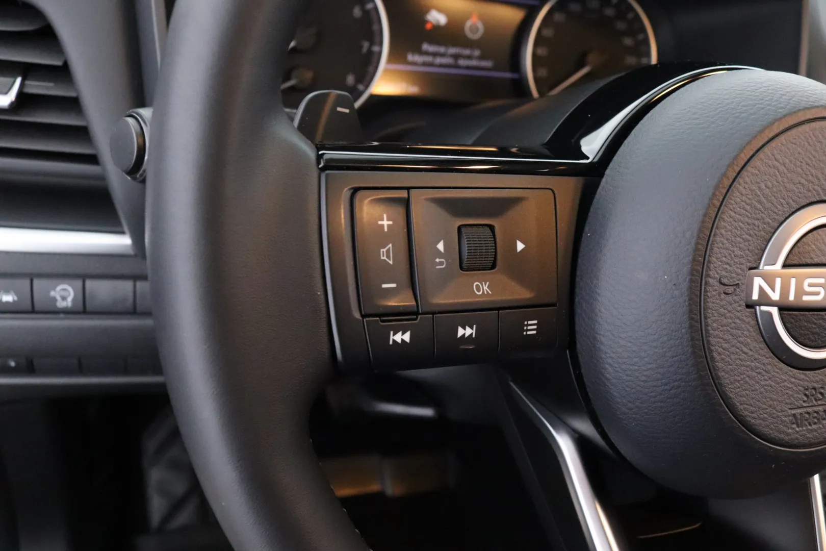 NISSAN Qashqai RVV-587 carousel image