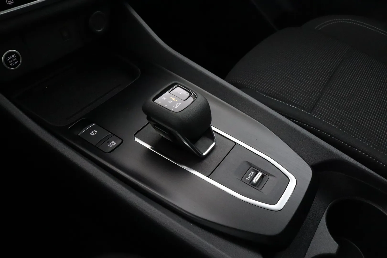 NISSAN Qashqai RVV-587 carousel image