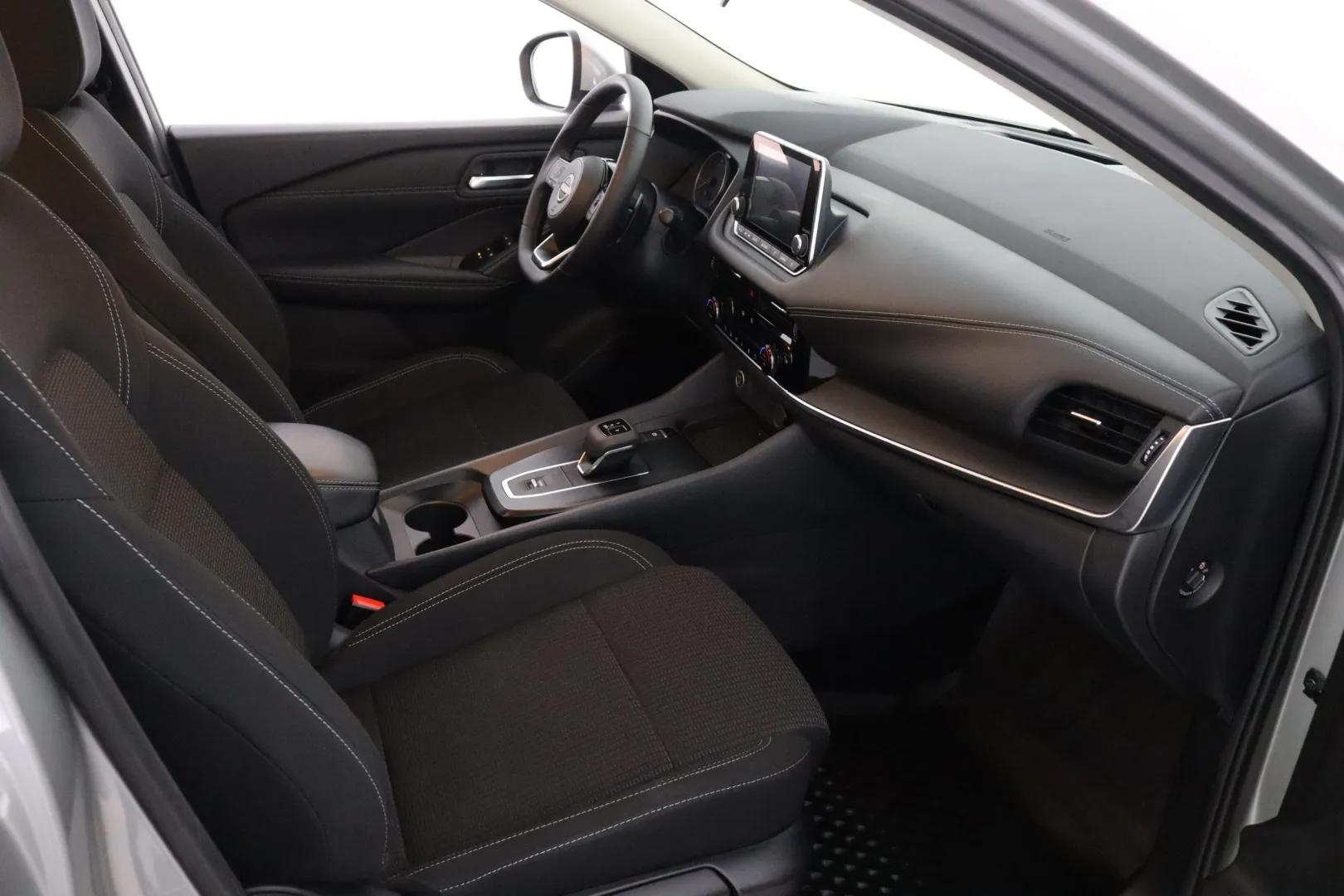 NISSAN Qashqai RVV-587 carousel image