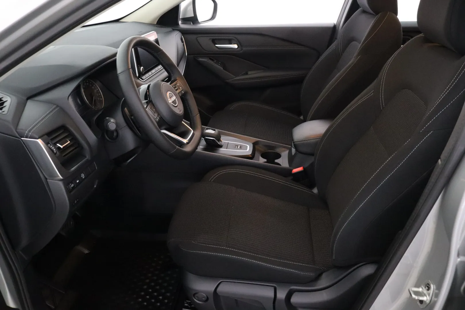 NISSAN Qashqai RVV-587 carousel image