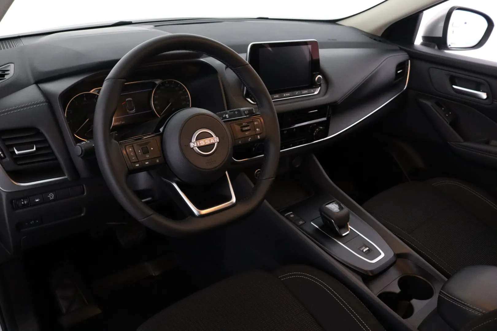 NISSAN Qashqai RVV-587 carousel image