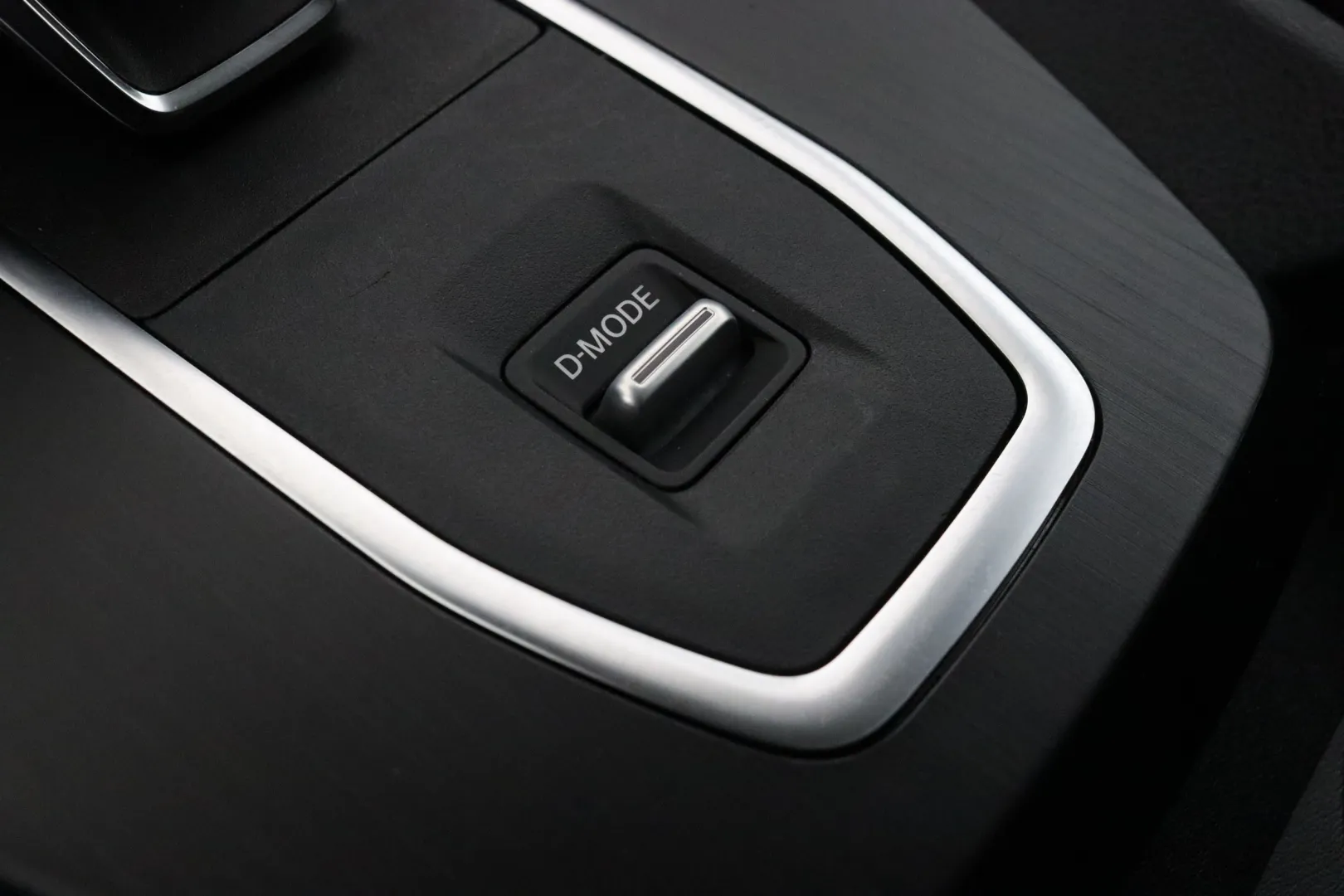 NISSAN Qashqai RVV-587 carousel image