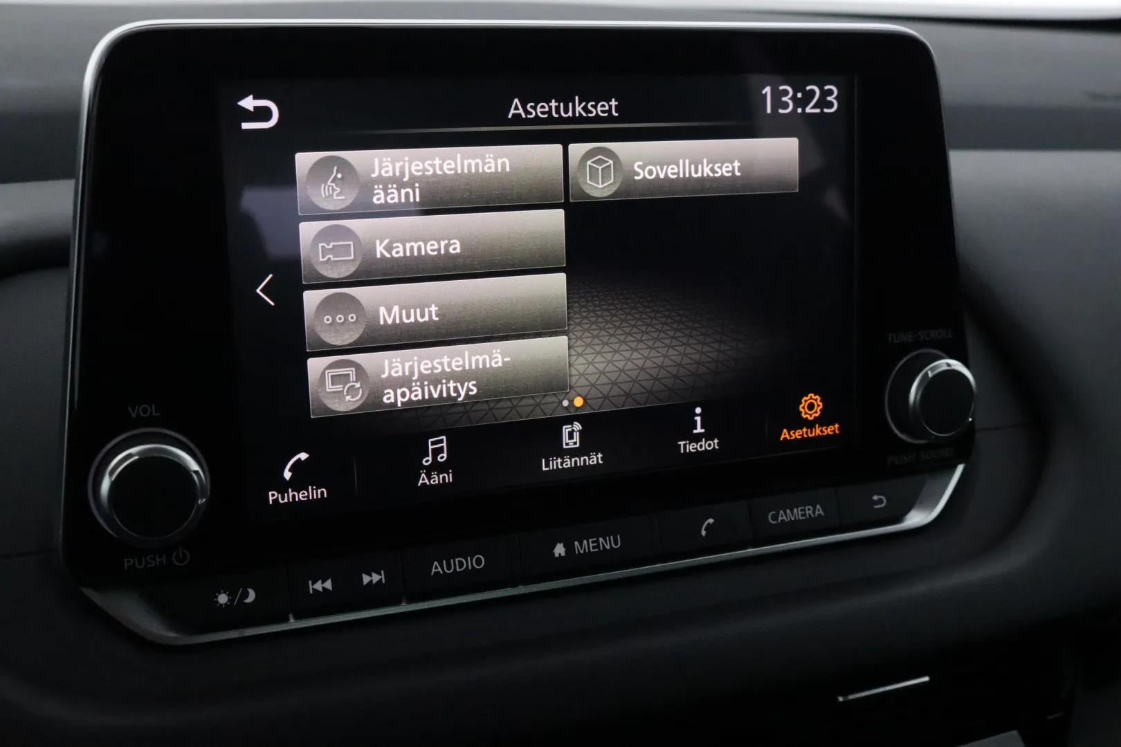 NISSAN Qashqai RVV-587 carousel image