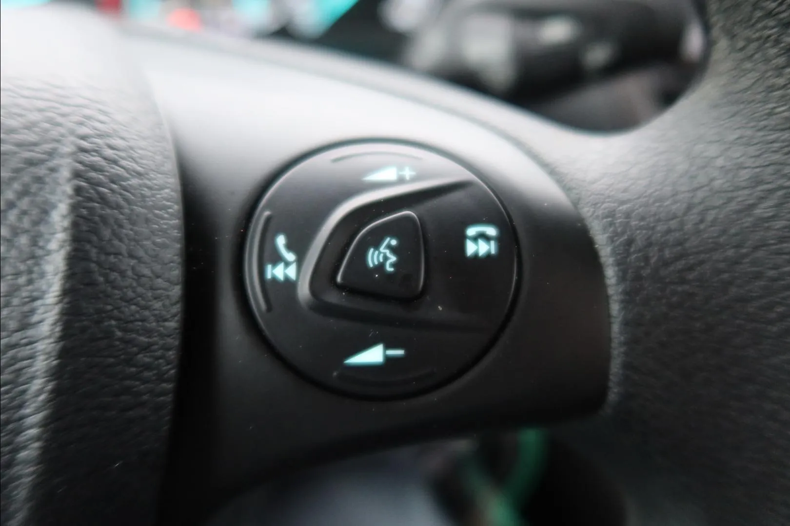 FORD Transit Connect YXS-627 carousel image