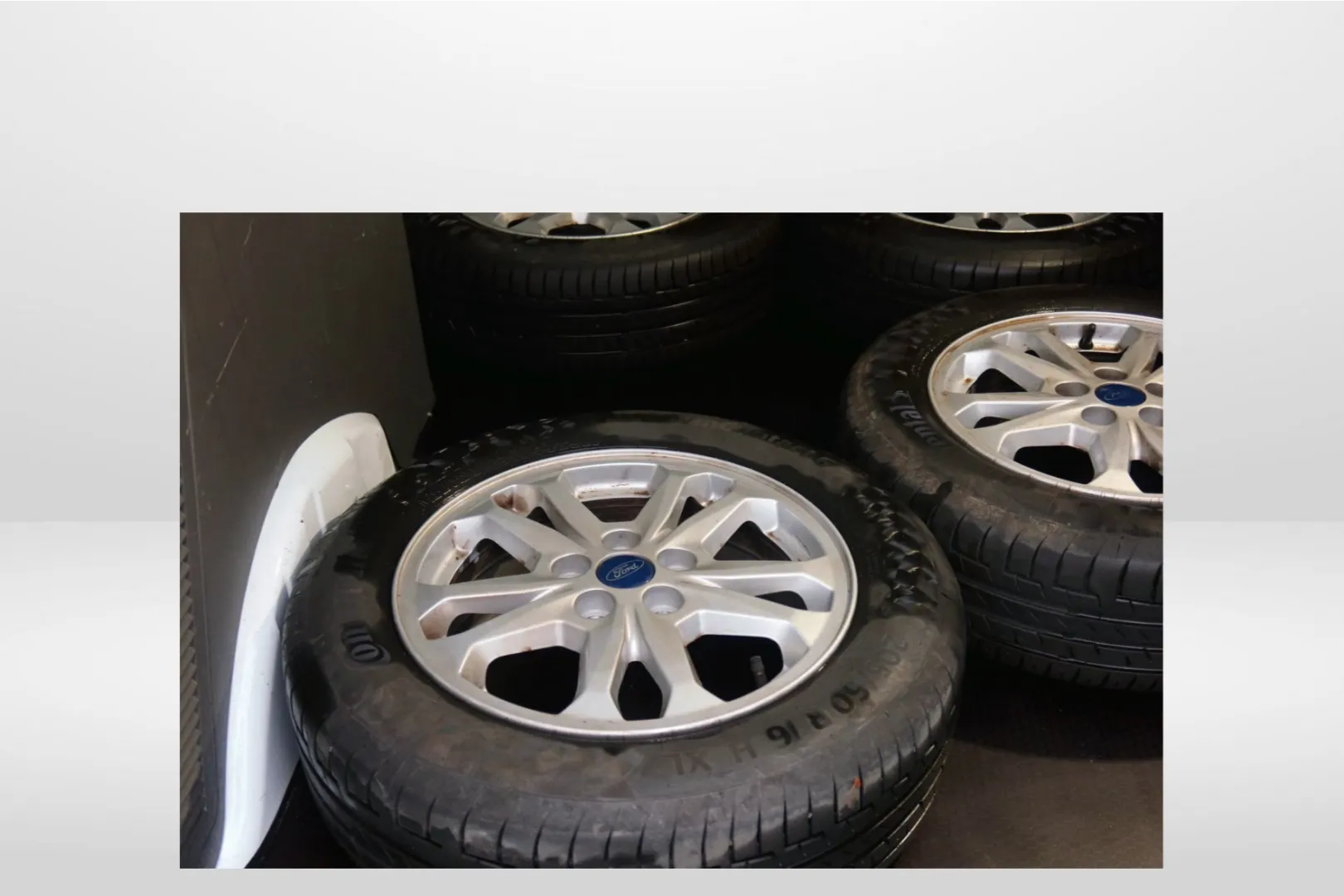 FORD Transit Connect YXS-627 carousel image