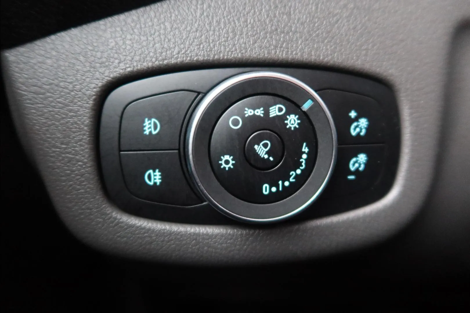 FORD Transit Connect YXS-627 carousel image