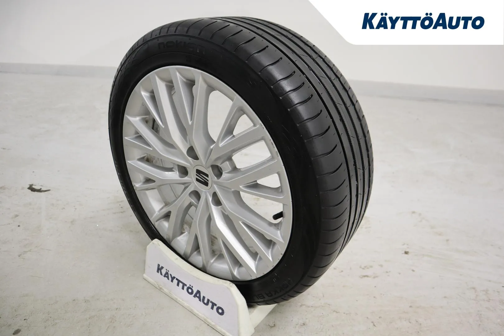 SEAT Leon Sportstourer RUL-105 carousel image