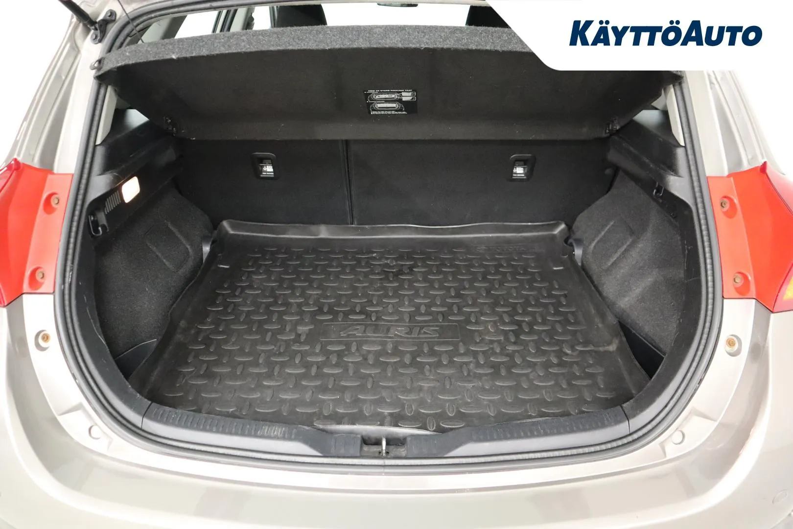 Toyota Auris ILN-495 carousel image