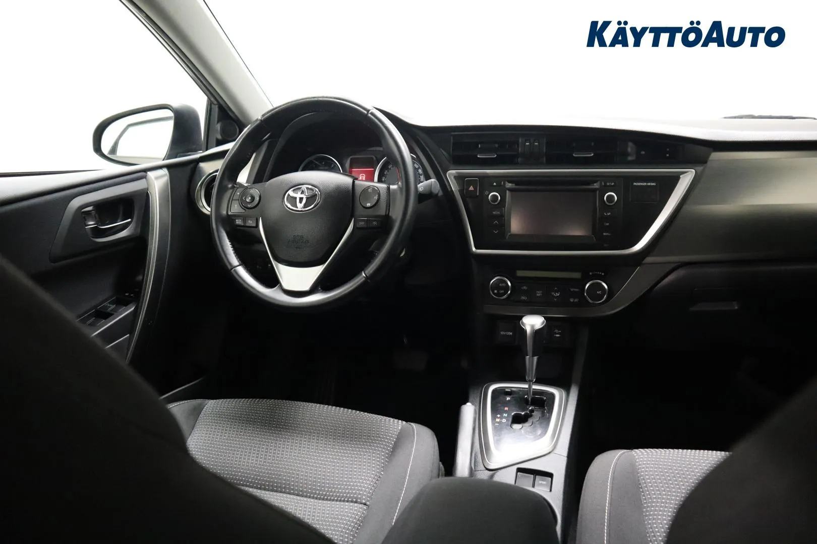 Toyota Auris ILN-495 carousel image