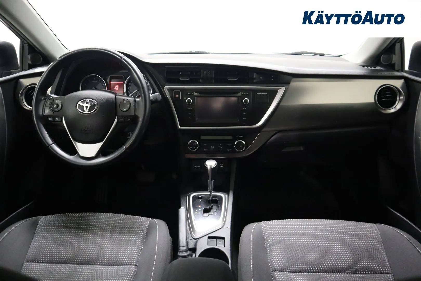 Toyota Auris ILN-495 carousel image