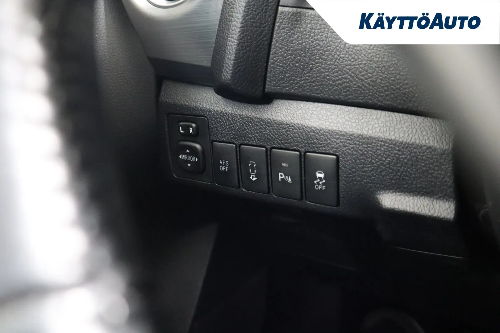 Toyota Auris ILN-495 carousel image